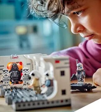 LEGO® Star Wars™’un keyfini çıkarmak için “Ay değil o” dedirtecek büyüklükte bir sete ihtiyacınız yok! 