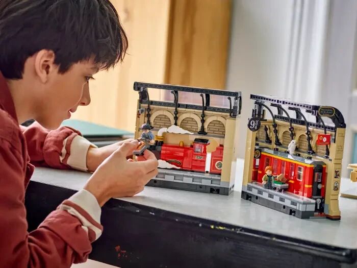 LEGO® Harry Potter™ Kitaplık Dekoru: Hogwarts™ Ekspresi