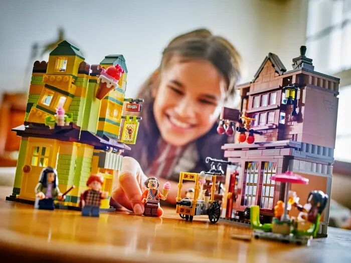 LEGO® Harry Potter™ Kaliteli Quidditch™ Malzemeleri ve Dondurma Salonu