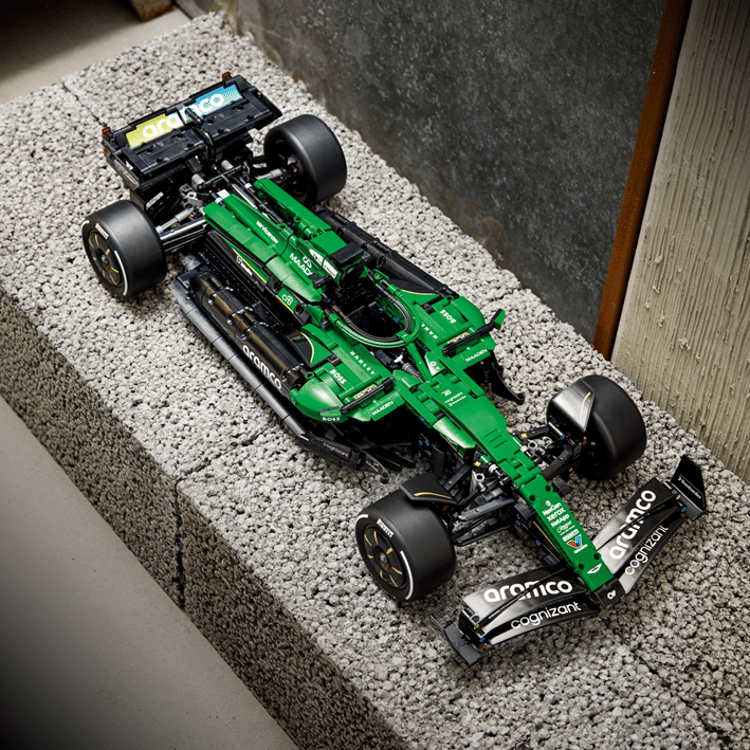 42240 LEGO® Technic Aston Martin Aramco AMR25 F1® Araba