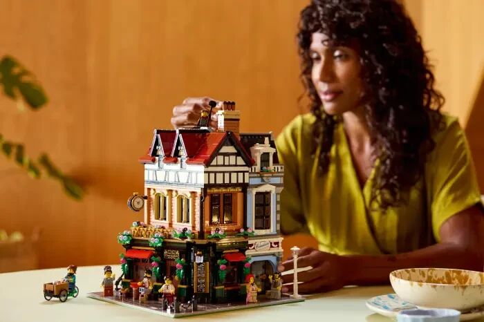 13. LEGO® Icons Tudor Köşesi