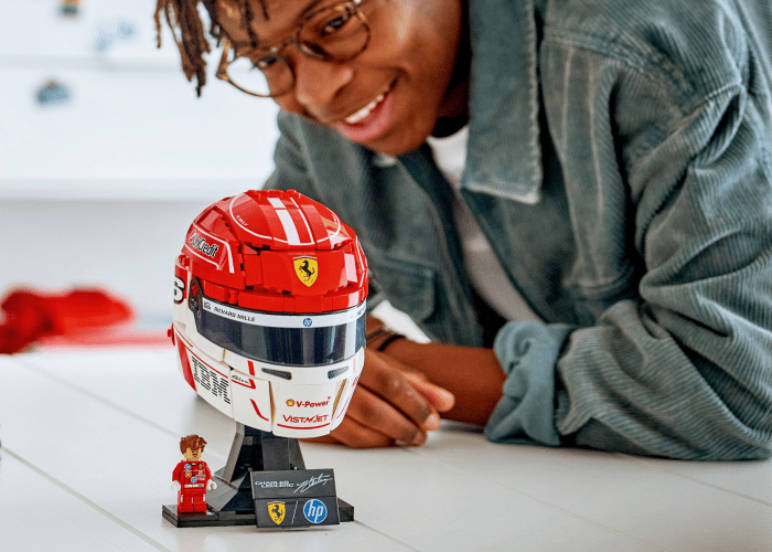 43014 LEGO® Editions Scuderia Ferrari HP Charles Leclerc Kaskı