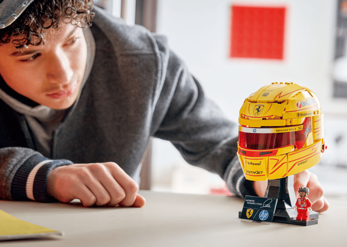 43022 LEGO® Editions Scuderia Ferrari HP Lewis Hamilton Kaskı