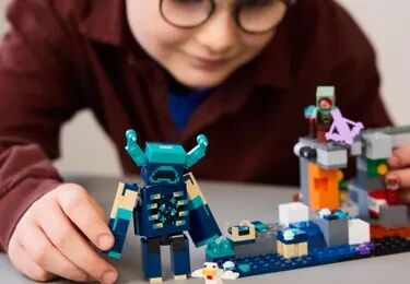 LEGO® Minecraft® karakterleriyle tanışın