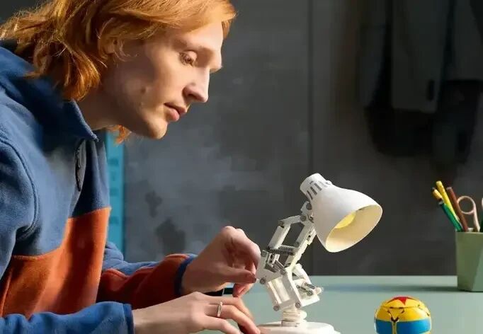 LEGO® Ideas | Disney Pixar Luxo Jr. setinde Disney Pixar film referansları