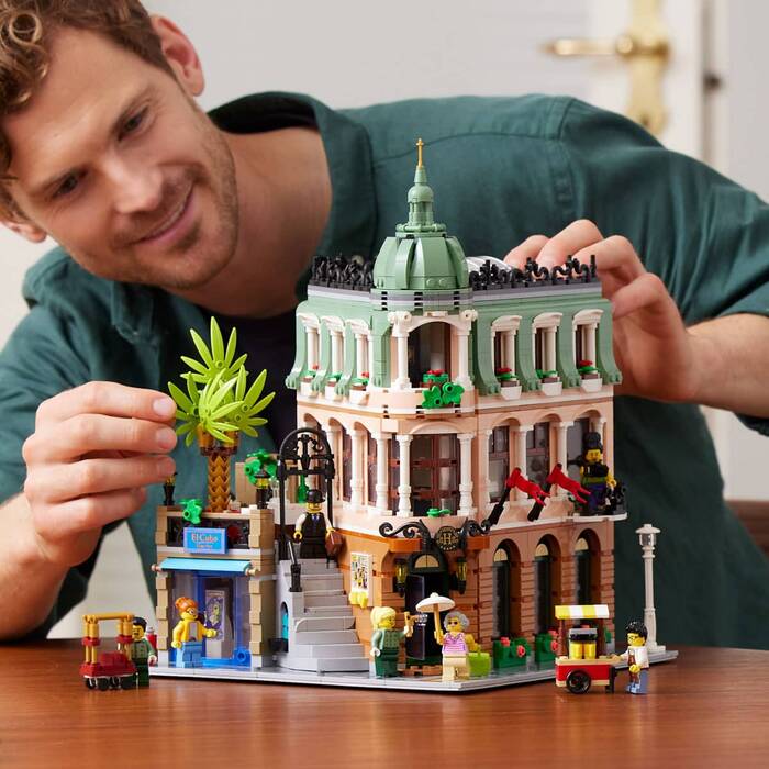 10297 LEGO® ICONS Butik Otel - 4