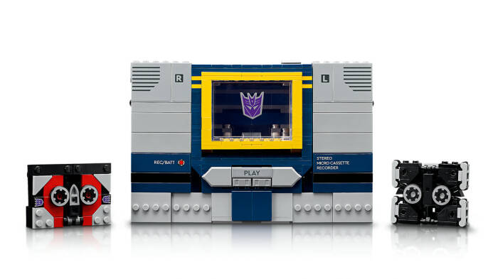 10358 LEGO® Icons Transformers: Soundwave - 4