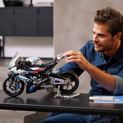 42130 LEGO Technic BMW M 1000 RR - 4