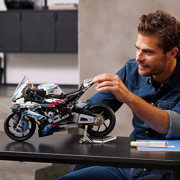 42130 LEGO Technic BMW M 1000 RR - 4