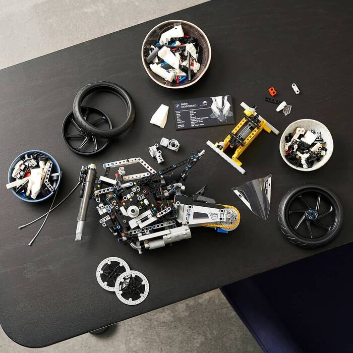 42130 LEGO Technic BMW M 1000 RR - 5